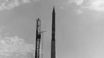 الولايات المتحدة تطلق أول قمر صناعي يعتمد على الطاقة الشمسية في المدار